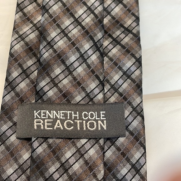 Kenneth Cole Reaction men’s tie in brown, grey and black 58”L x 3.5” W - Picture 2 of 3